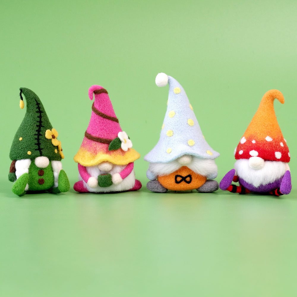 4-in-1 Christmas Gnome Needle Felting Kit for Beginners – DIY Holiday Craft Set(with Keychain）